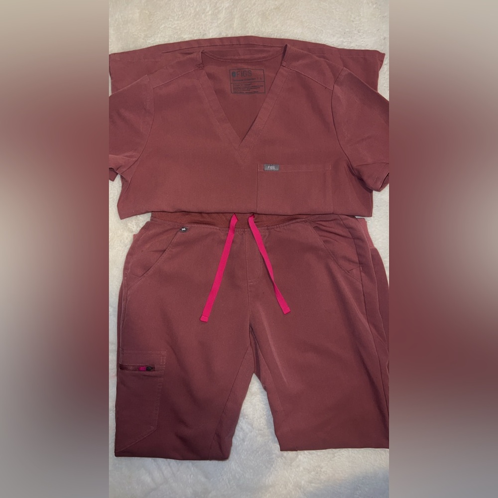 Figs Women's Burgundy Scrub Set